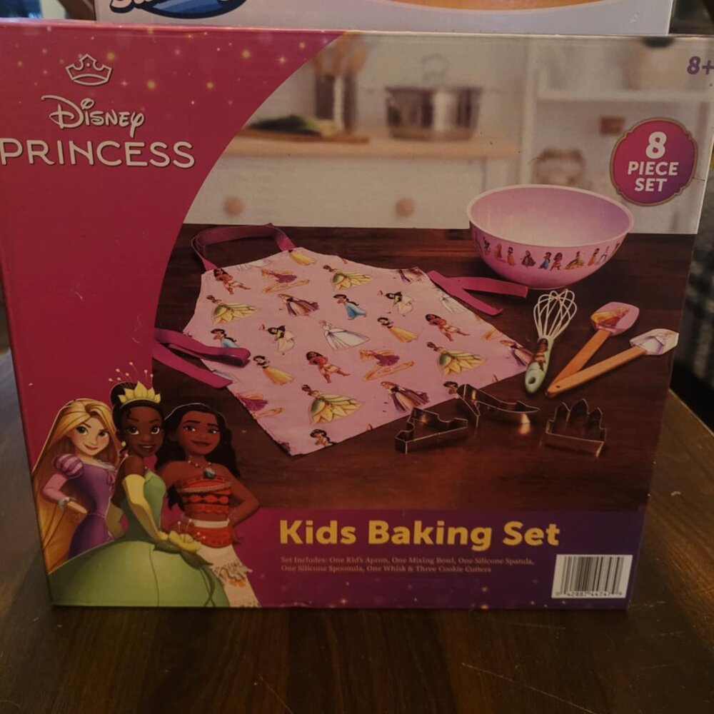NEW Disney Kids 8-piece Baking Set With Disney Princesses Child Gift Set